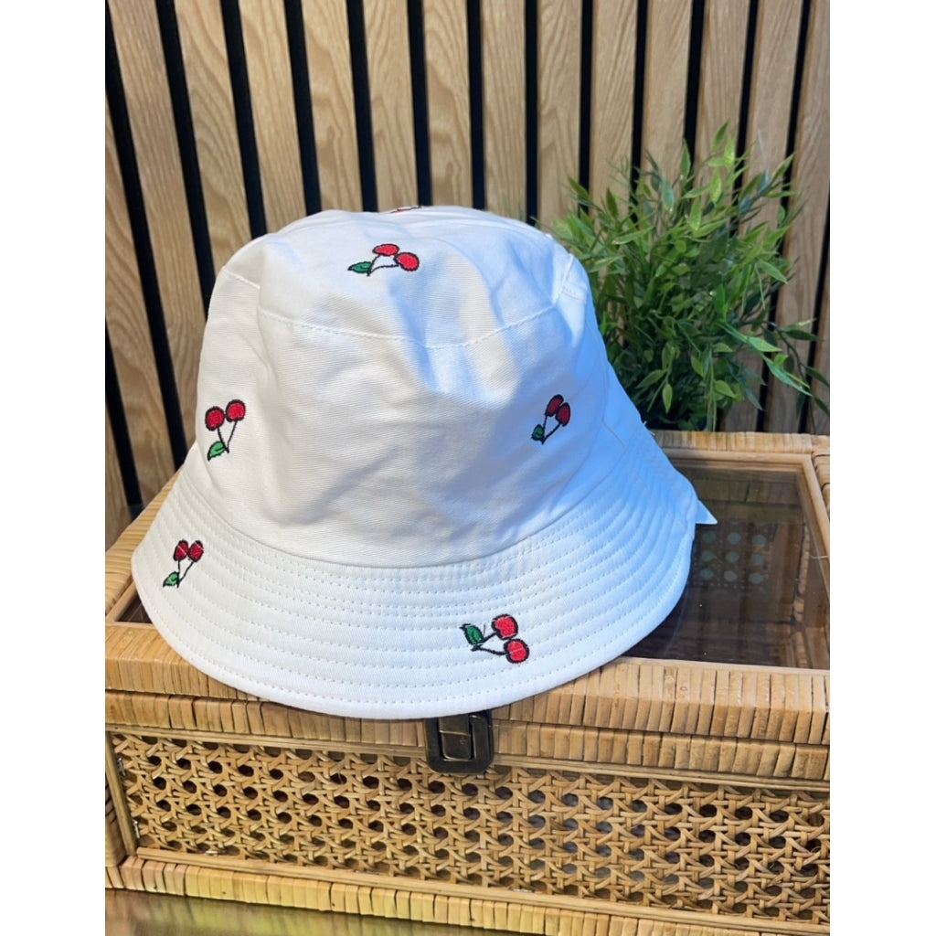 Endless Cherry Bøttehatter Hvit Lys Rosa