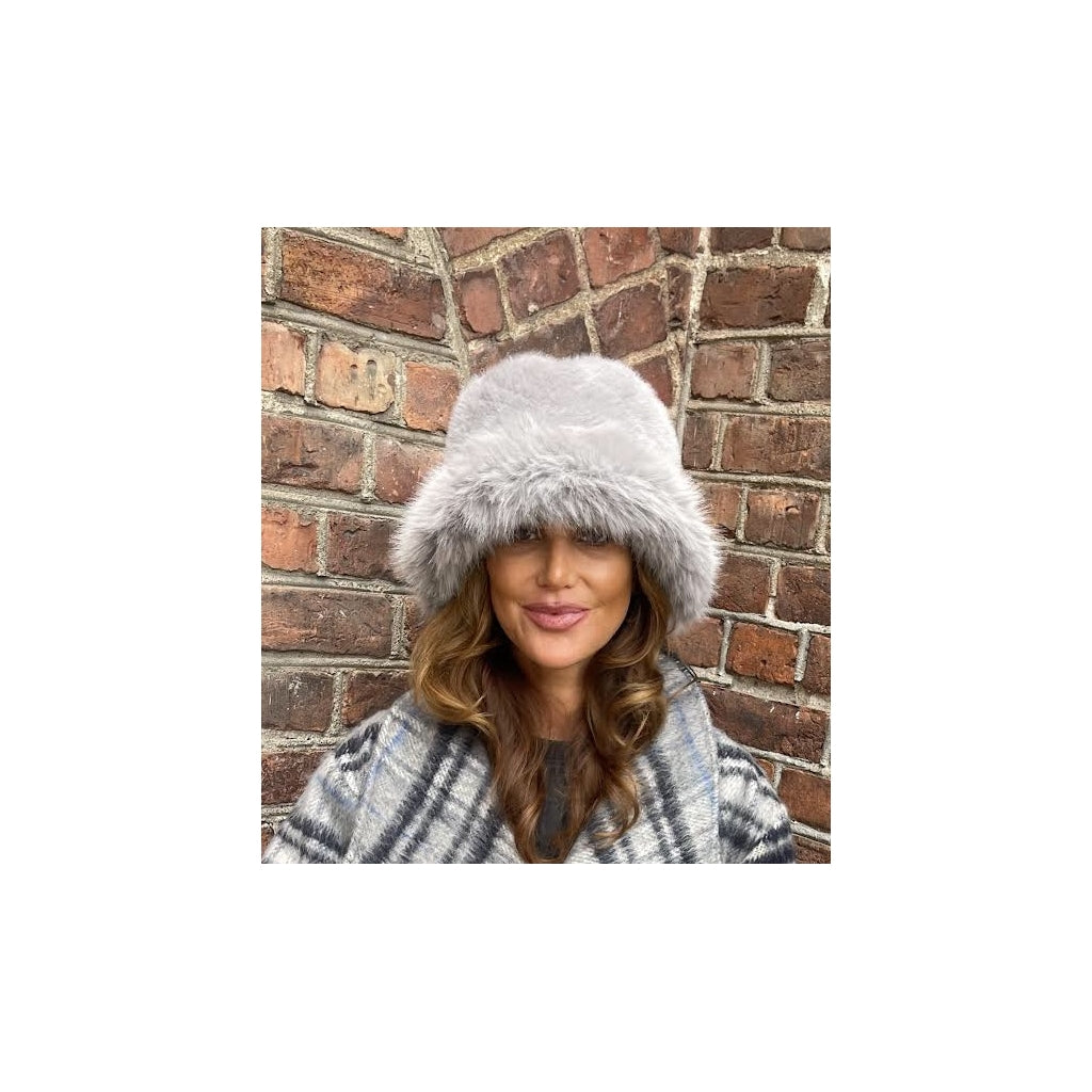 Endless Pelshatt Bøttehatter Lys grå